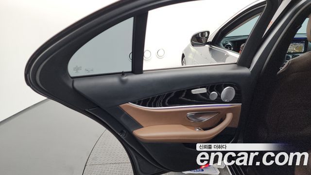 Mercedes-Benz E-Class E300 4MATIC Avnatgarde