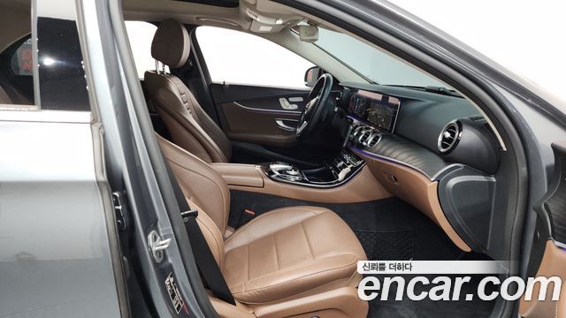 Mercedes-Benz E-Class E300 4MATIC Avnatgarde