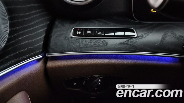 Mercedes-Benz E-Class E300 4MATIC Avnatgarde