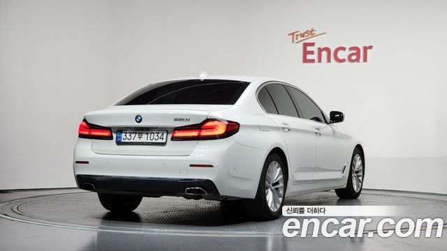 BMW 5-Series 520i Luxury