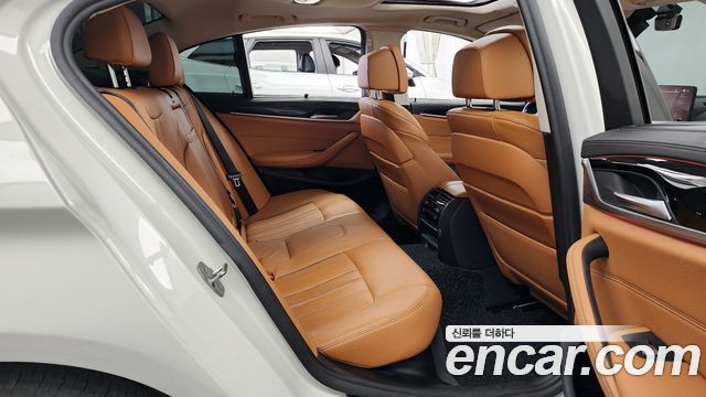 BMW 5-Series 520i Luxury