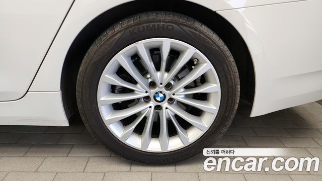 BMW 5-Series 520i Luxury
