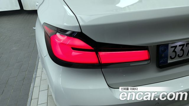 BMW 5-Series 520i Luxury