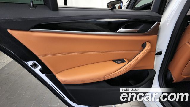 BMW 5-Series 520i Luxury