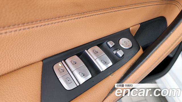 BMW 5-Series 520i Luxury