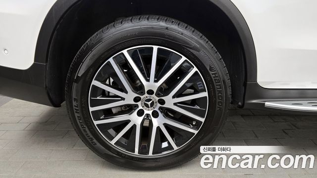 Mercedes-Benz GLC-Class GLC300e 4MATIC