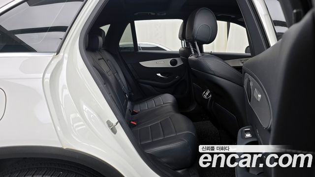 Mercedes-Benz GLC-Class GLC300e 4MATIC
