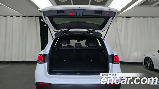Mercedes-Benz GLC-Class GLC300e 4MATIC