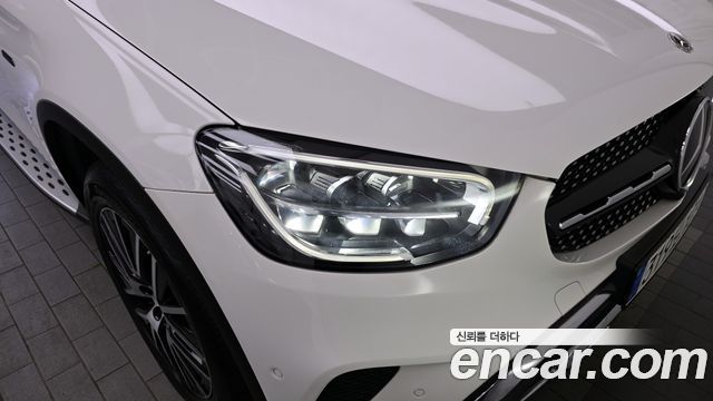 Mercedes-Benz GLC-Class GLC300e 4MATIC