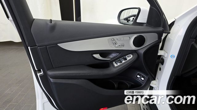 Mercedes-Benz GLC-Class GLC300e 4MATIC