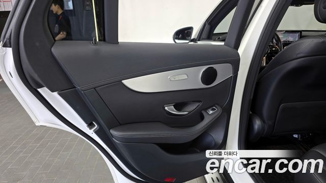 Mercedes-Benz GLC-Class GLC300e 4MATIC