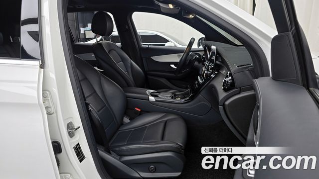 Mercedes-Benz GLC-Class GLC300e 4MATIC