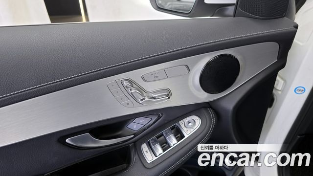 Mercedes-Benz GLC-Class GLC300e 4MATIC