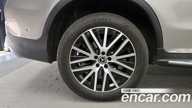 Mercedes-Benz GLC-Class GLC300e 4MATIC