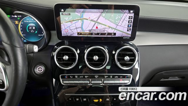 Mercedes-Benz GLC-Class GLC300e 4MATIC