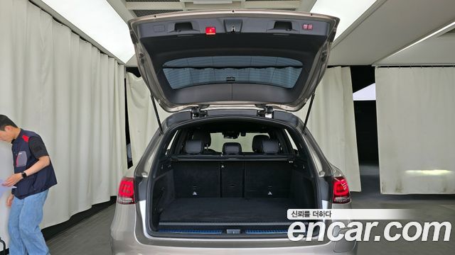 Mercedes-Benz GLC-Class GLC300e 4MATIC