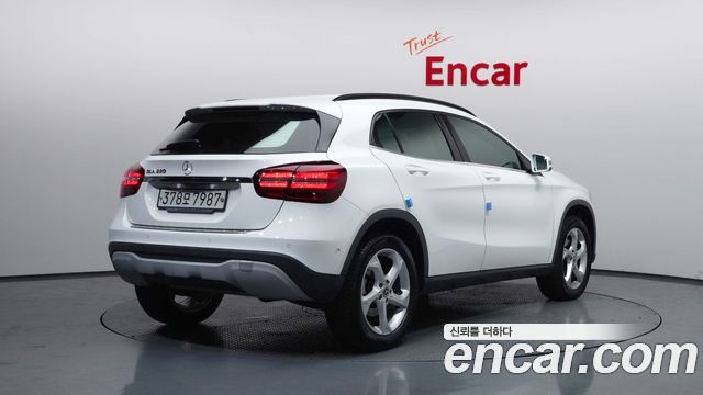 Mercedes-Benz GLA-Class GLA220