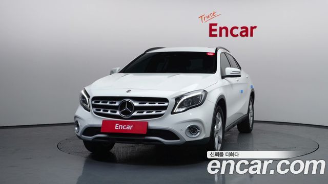 Mercedes-Benz GLA-Class GLA220