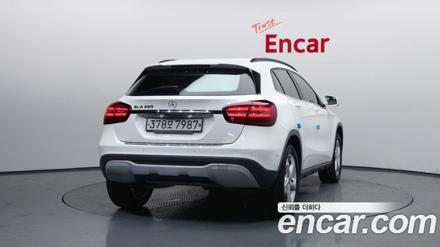 Mercedes-Benz GLA-Class GLA220