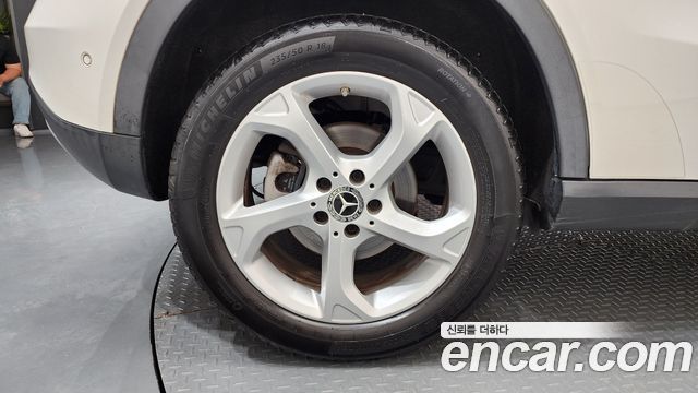 Mercedes-Benz GLA-Class GLA220