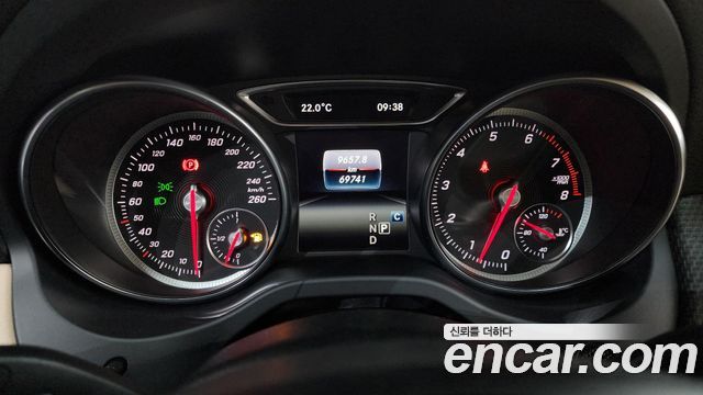 Mercedes-Benz GLA-Class GLA220