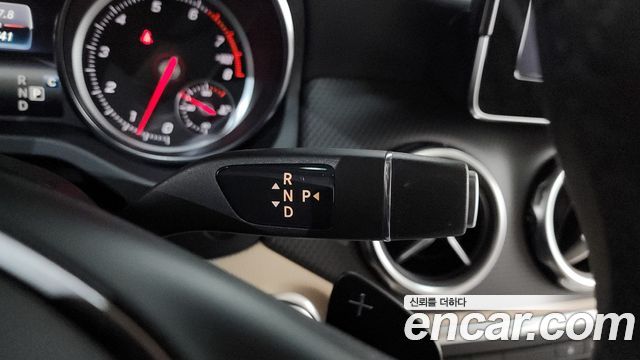 Mercedes-Benz GLA-Class GLA220