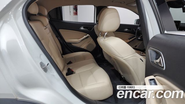 Mercedes-Benz GLA-Class GLA220