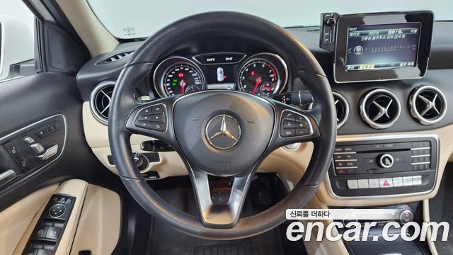 Mercedes-Benz GLA-Class GLA220