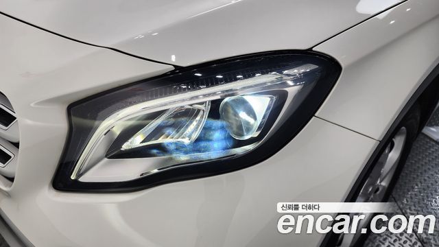 Mercedes-Benz GLA-Class GLA220