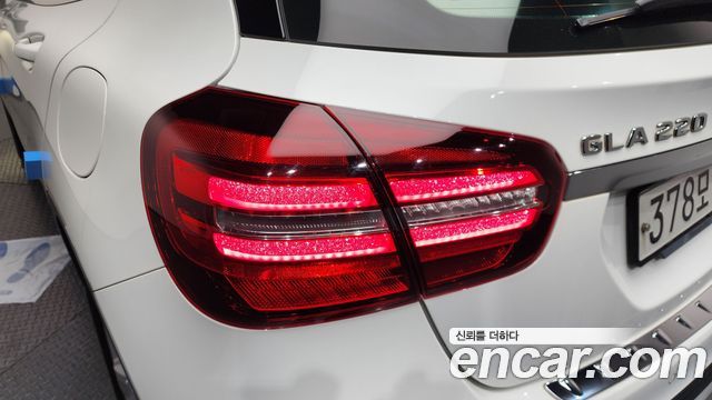 Mercedes-Benz GLA-Class GLA220