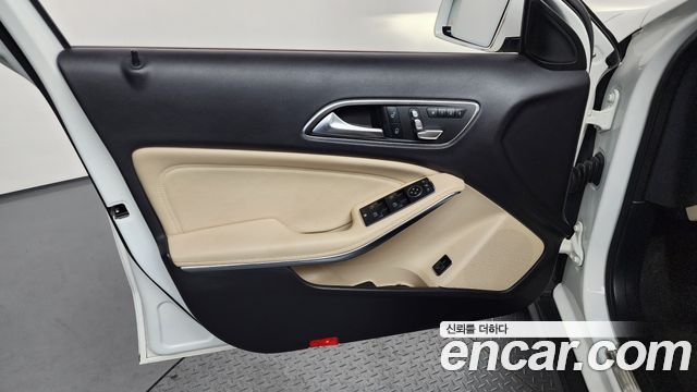 Mercedes-Benz GLA-Class GLA220