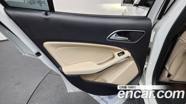 Mercedes-Benz GLA-Class GLA220