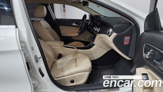 Mercedes-Benz GLA-Class GLA220