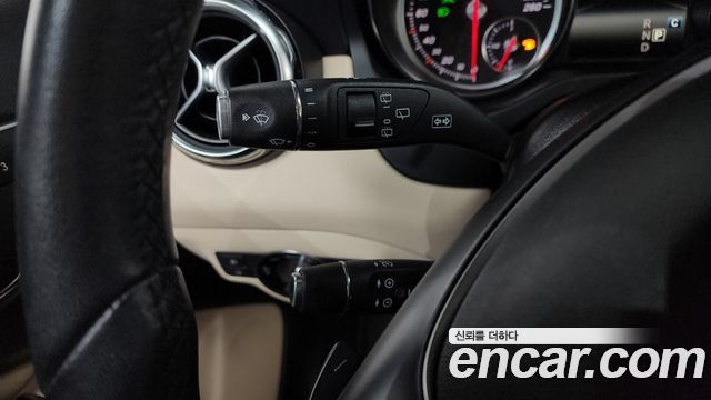 Mercedes-Benz GLA-Class GLA220