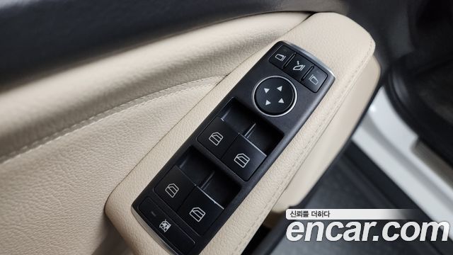 Mercedes-Benz GLA-Class GLA220