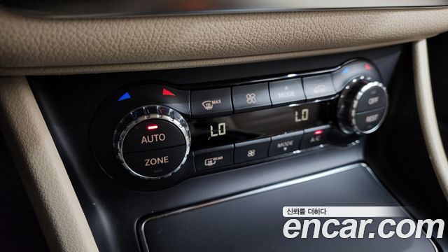 Mercedes-Benz GLA-Class GLA220