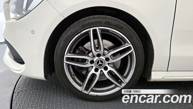 Mercedes-Benz CLA-Class CLA220 AMG Line