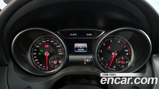 Mercedes-Benz CLA-Class CLA220 AMG Line