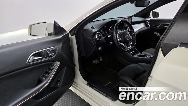 Mercedes-Benz CLA-Class CLA220 AMG Line