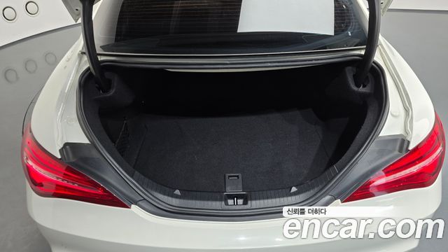 Mercedes-Benz CLA-Class CLA220 AMG Line