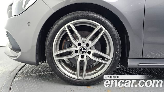 Mercedes-Benz CLA-Class CLA220 AMG Line