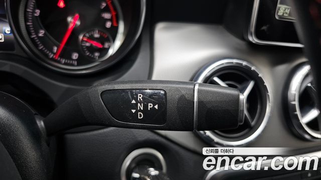 Mercedes-Benz CLA-Class CLA220 AMG Line