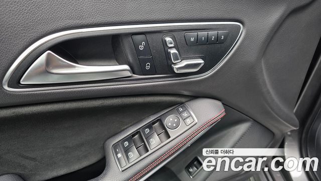 Mercedes-Benz CLA-Class CLA220 AMG Line