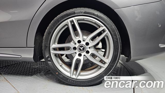 Mercedes-Benz CLA-Class CLA220 AMG Line