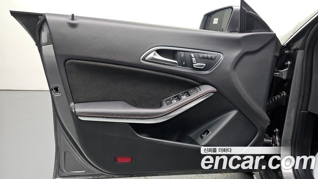 Mercedes-Benz CLA-Class CLA220 AMG Line