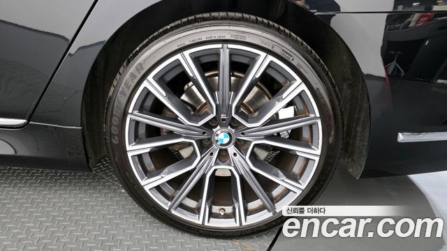 BMW 7-Series 740Li xDrive M Sport Package