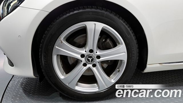 Mercedes-Benz E-Class E200 Avantgarde