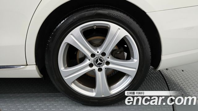 Mercedes-Benz E-Class E200 Avantgarde