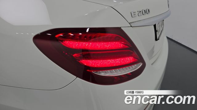 Mercedes-Benz E-Class E200 Avantgarde