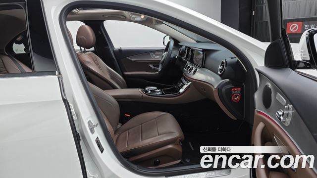Mercedes-Benz E-Class E200 Avantgarde